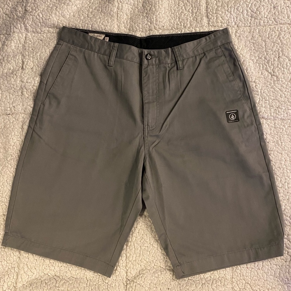 BRAND NEW Volcom Chino Stretch Shorts